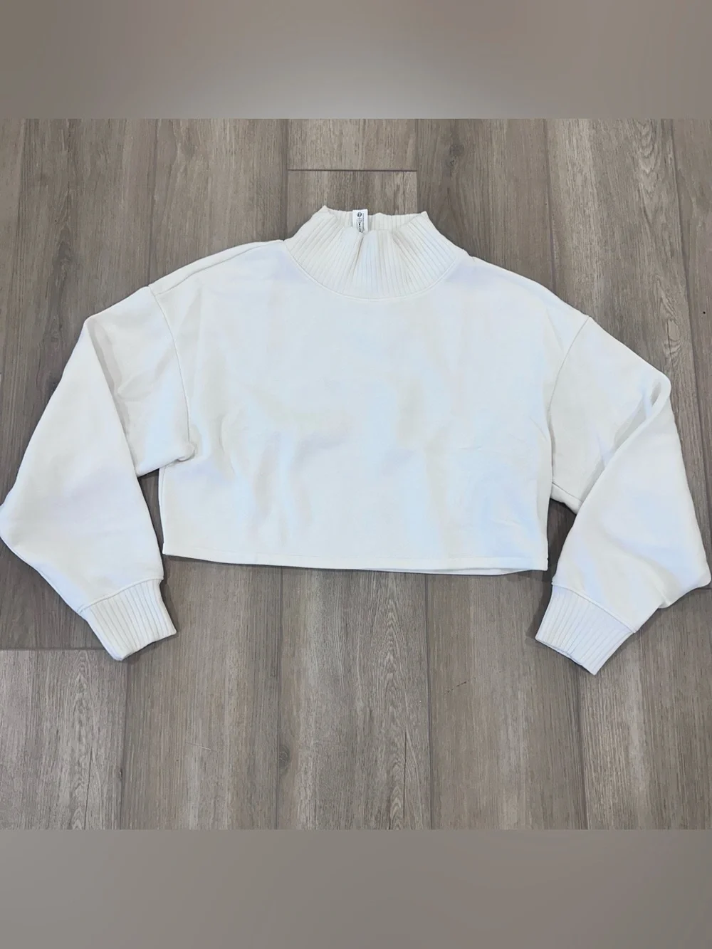 Alo yoga cropped serenity coverup pullover mock neck off white beige medium